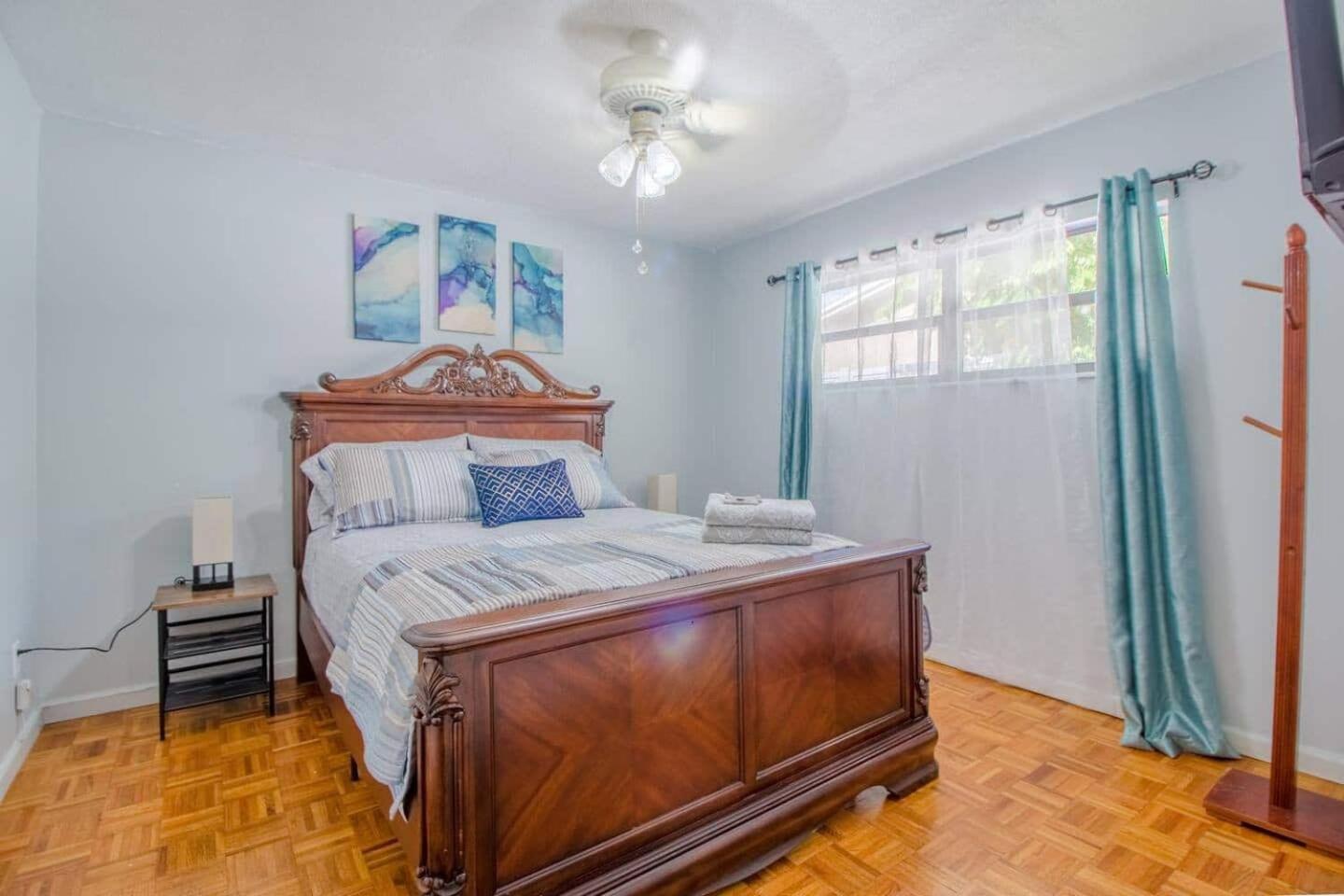 Holiday home 5Br Stay W Pool, Workspace & Fast Wi-Fi Orlando