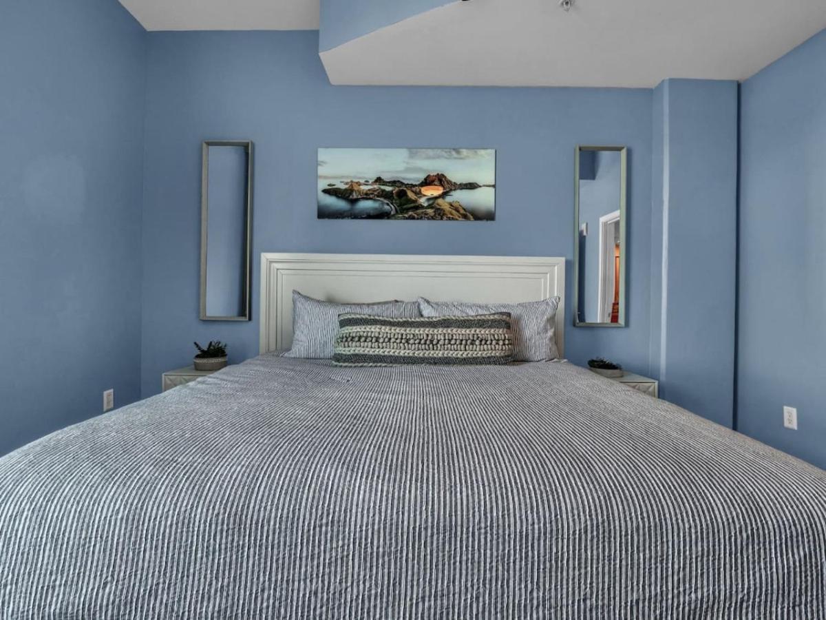 2bd 2bth Penthouse Downtown With Large Billiard *
