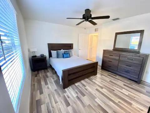 2br 2ba Retreat 10 Min From Int Airport Apartment