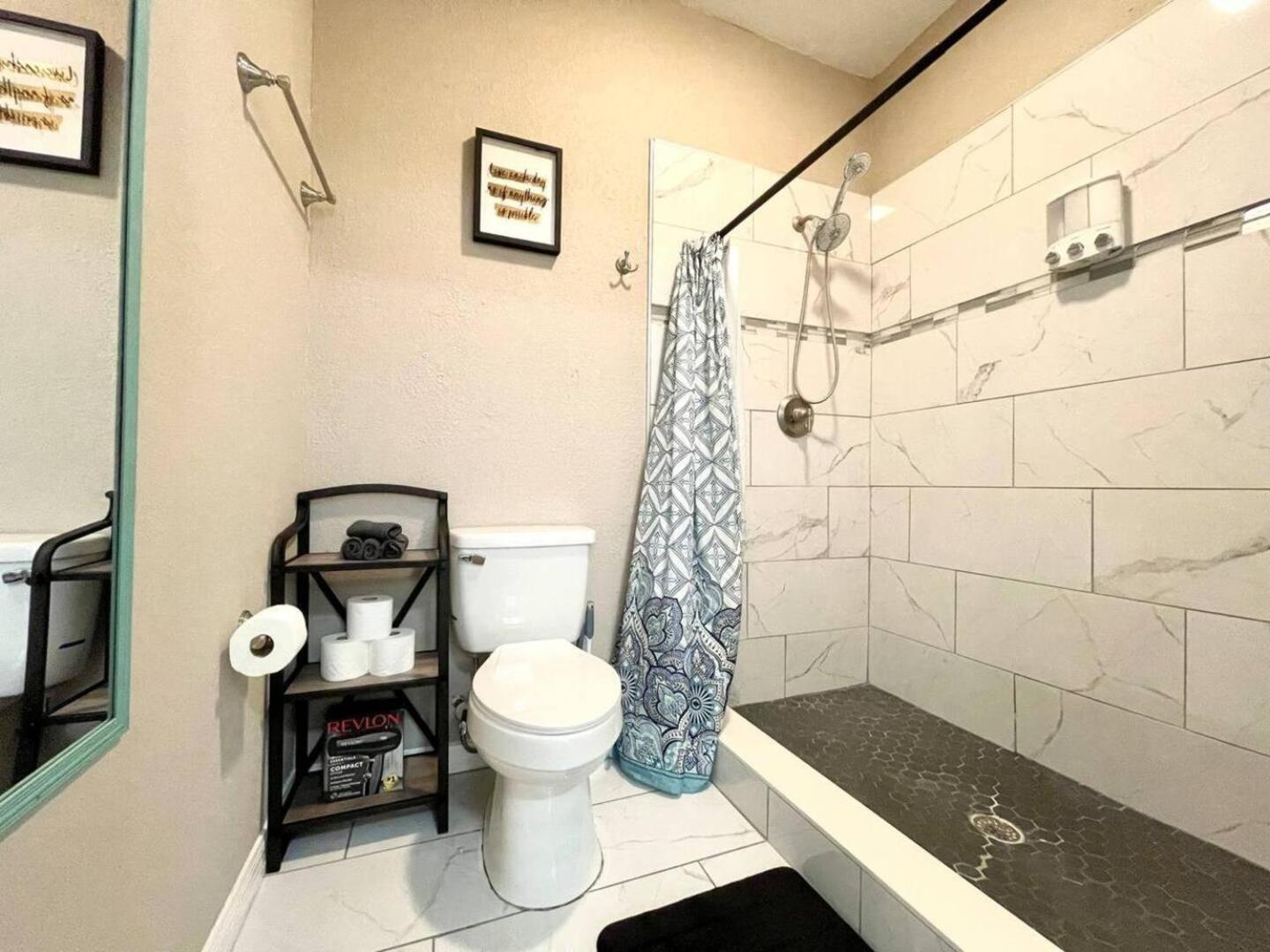 Pet-Friendly 6Br W Fast Wifi Near Downtown!