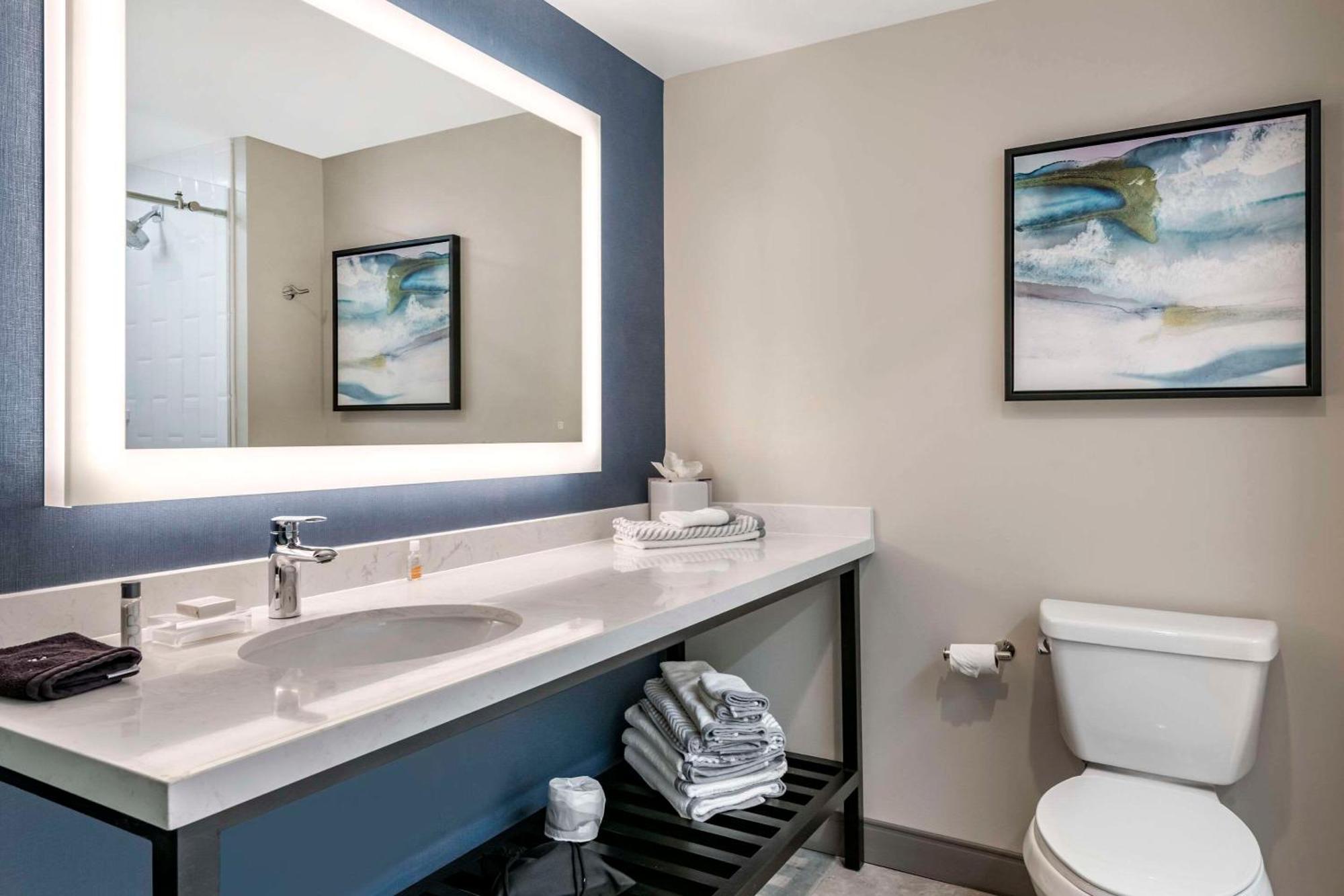 Cambria Airport Hotel
