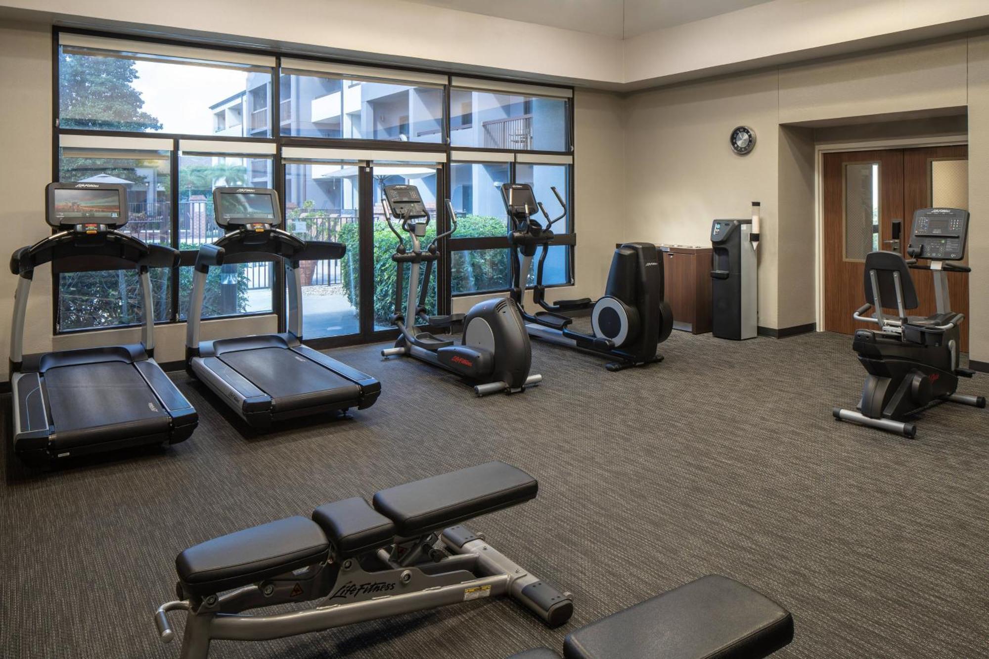 Hotel Courtyard By Marriott Airport 3*