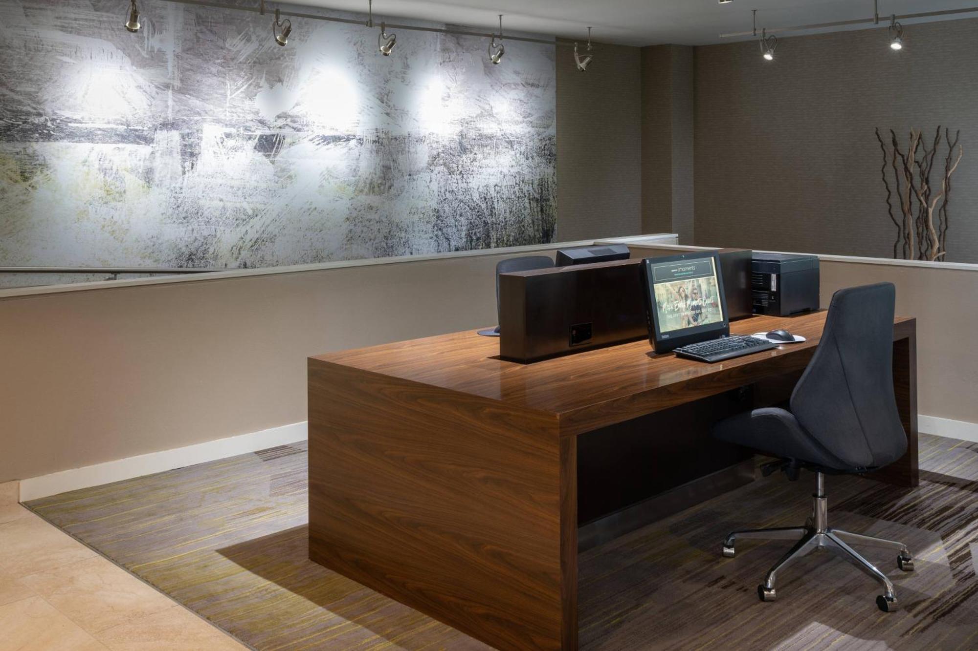 Courtyard By Marriott Airport Orlando