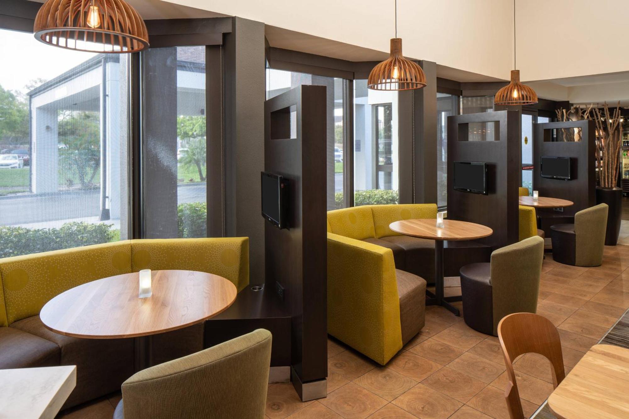 Courtyard By Marriott Airport Orlando