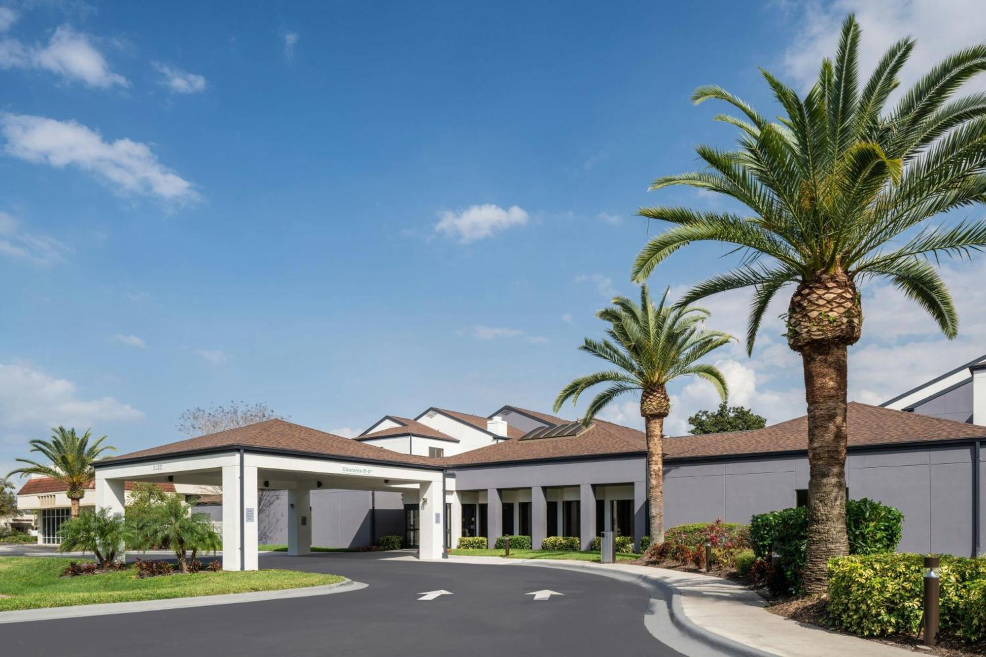 Courtyard By Marriott Airport Hotel 3*