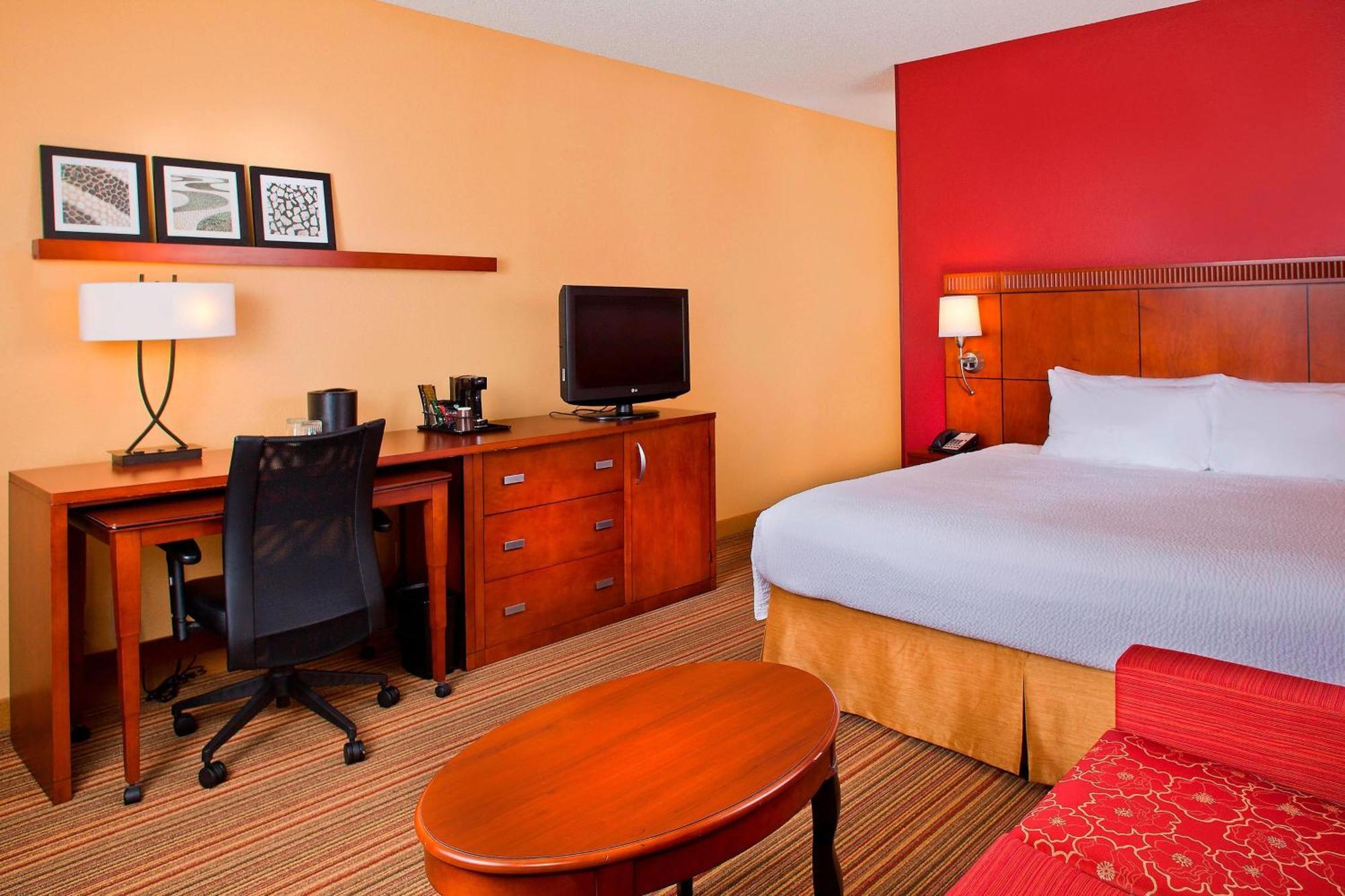 Courtyard By Marriott Airport 3*