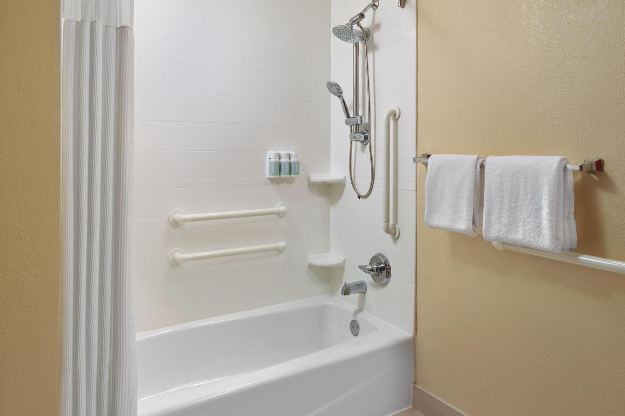 Courtyard By Marriott Airport 3*