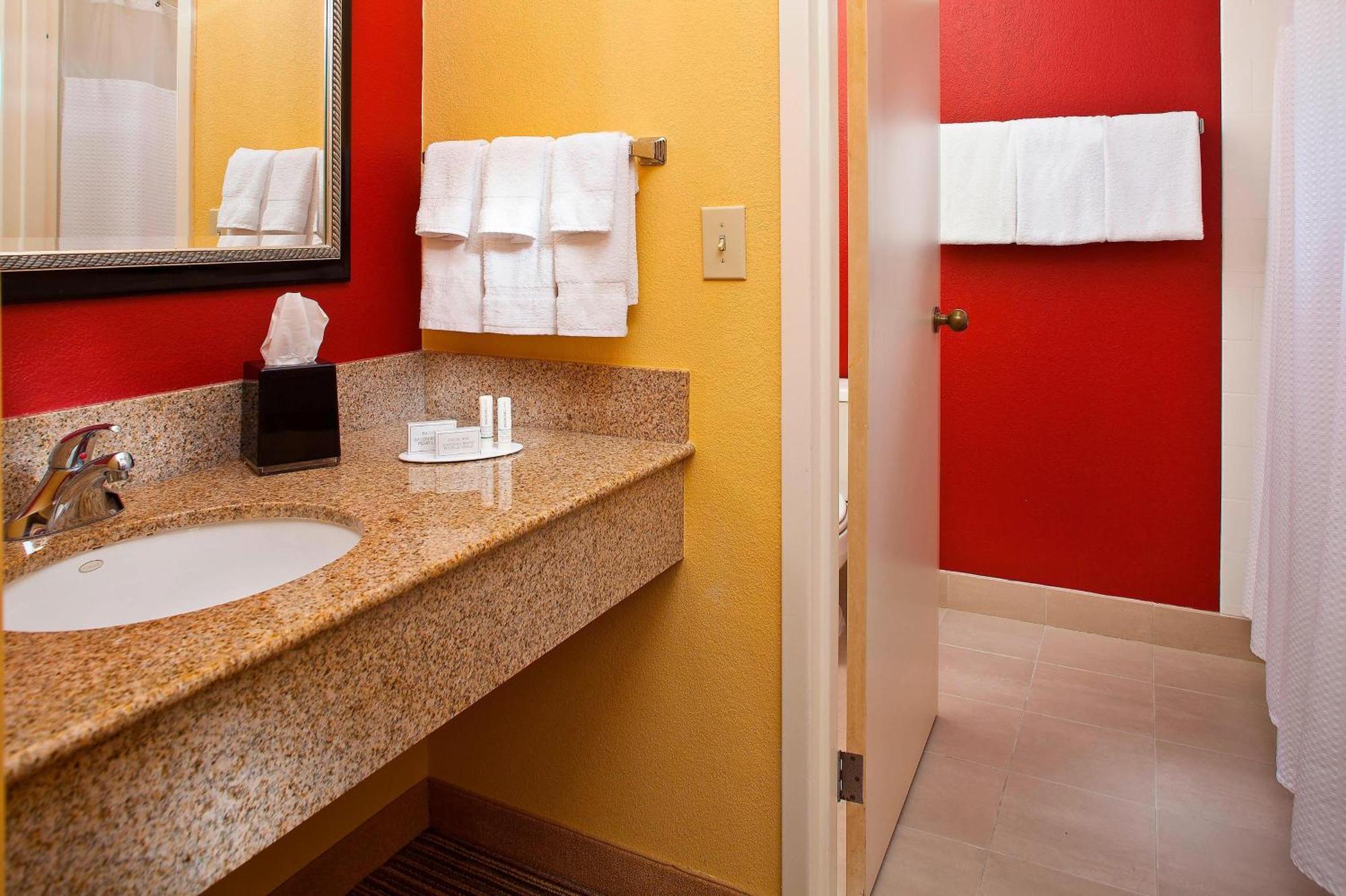 Courtyard By Marriott Airport Hotel Orlando