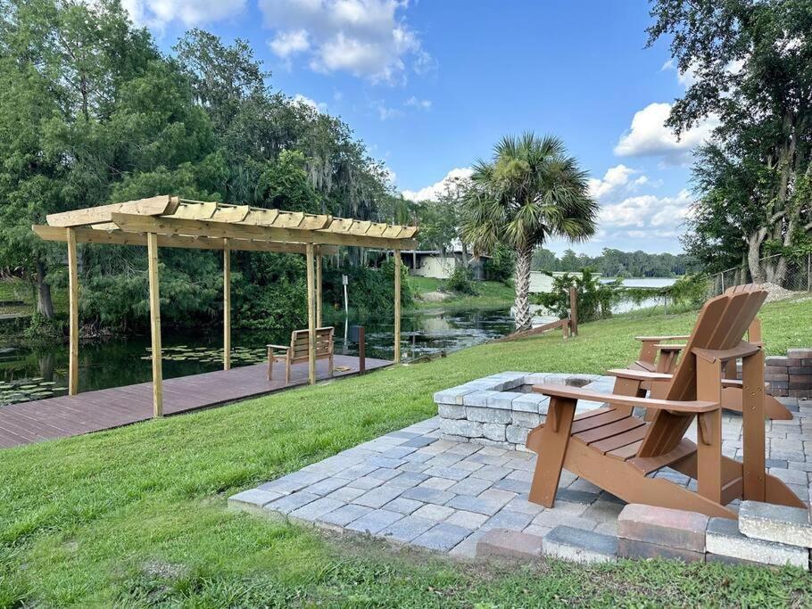 Large Deck, Lakefront, Yard Games *
