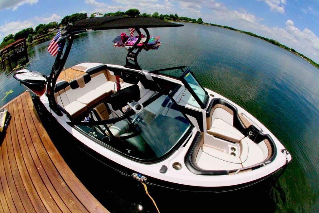 Large Deck, Lakefront, Yard Games * Orlando