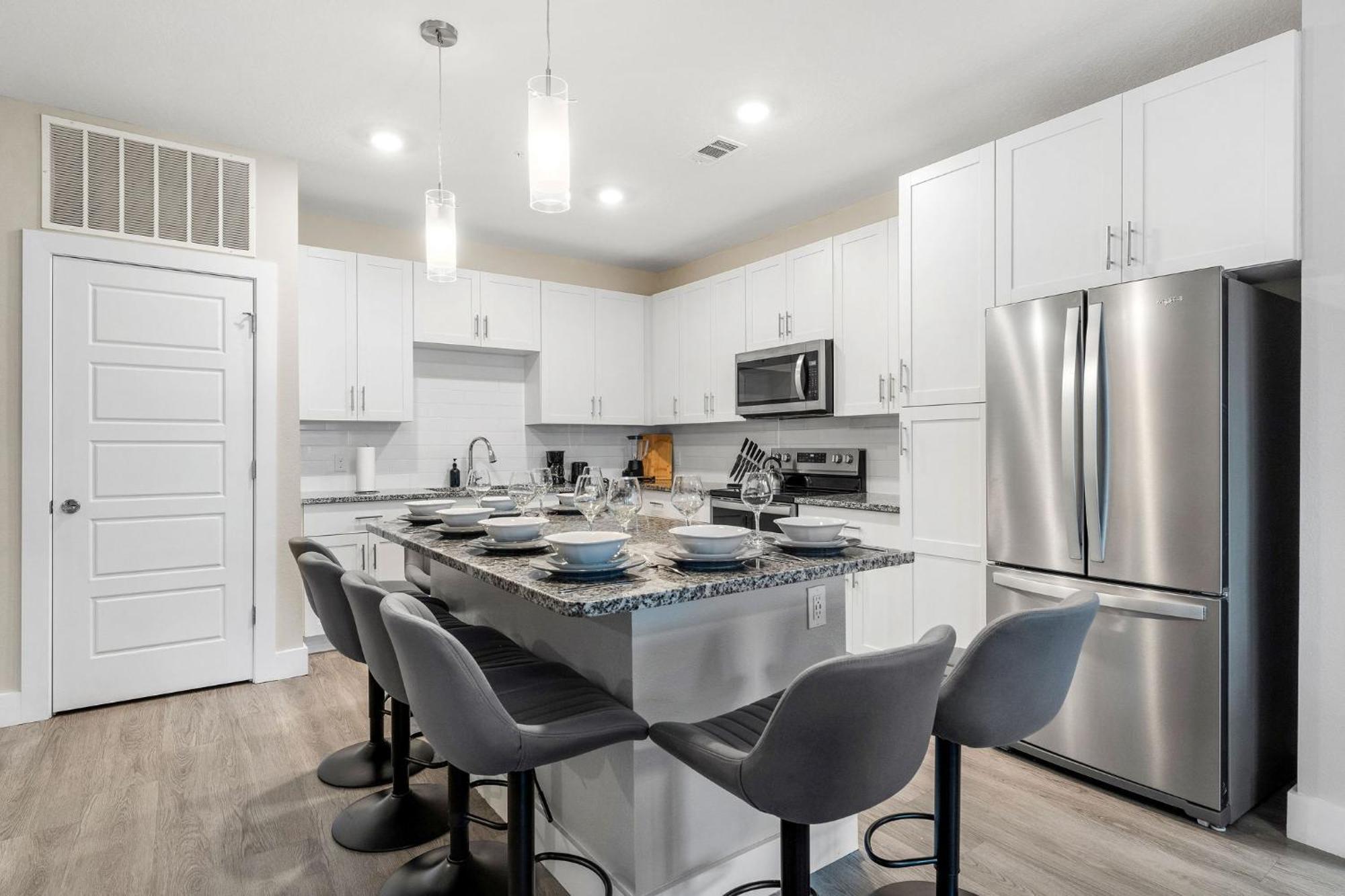 Private Full 2bedroom Haven Close To Parks Kingbed And Amenities Apartment