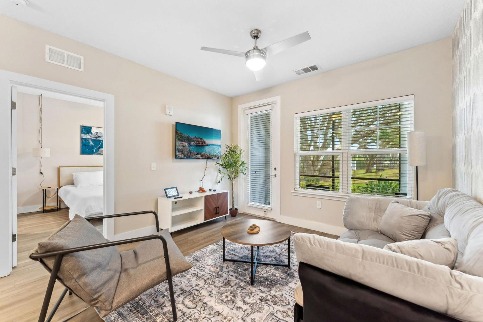 Private Full Modern King Suite, Amenities & Great Pool *