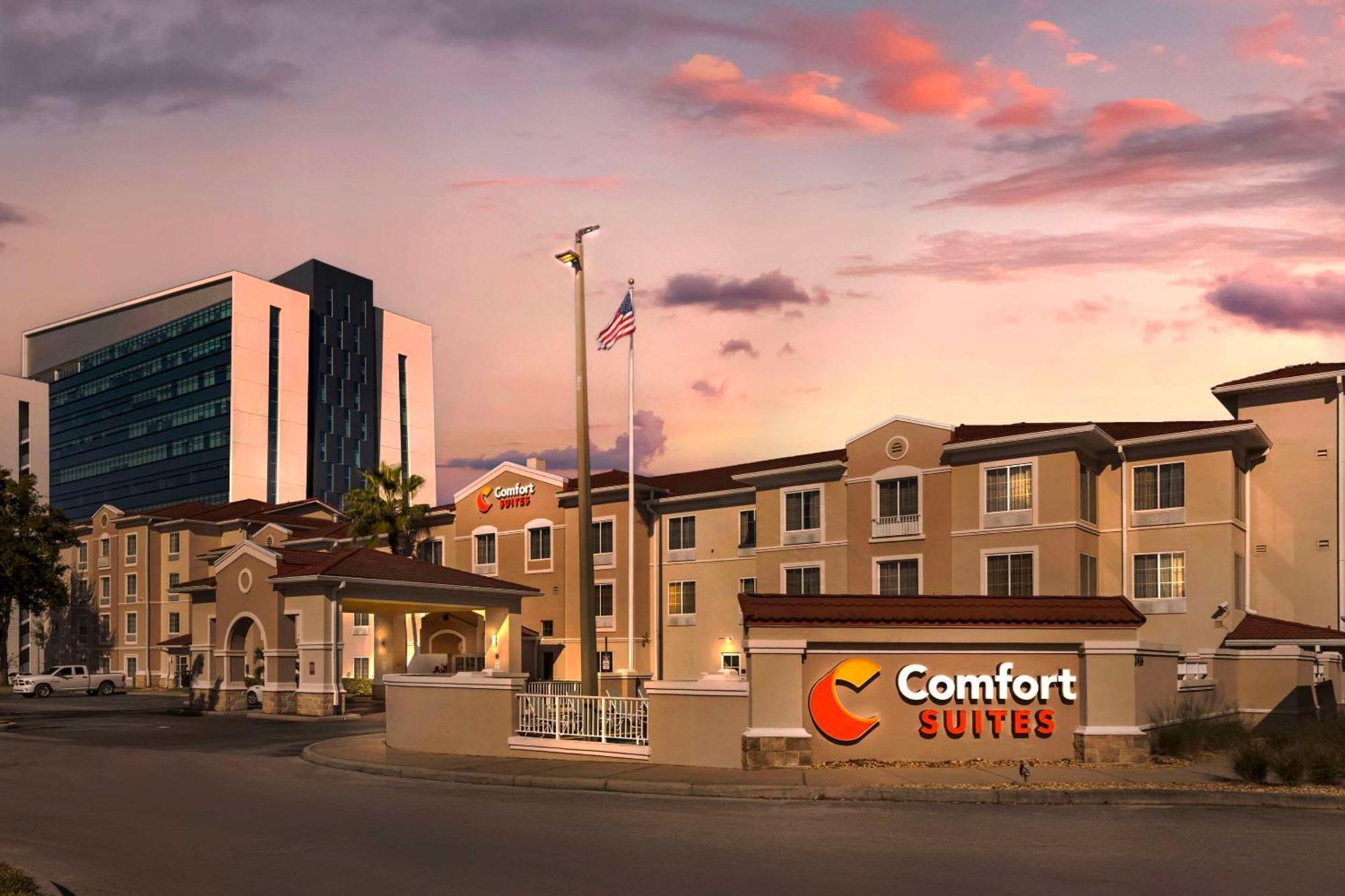 Comfort Downtown Hotel 3*
