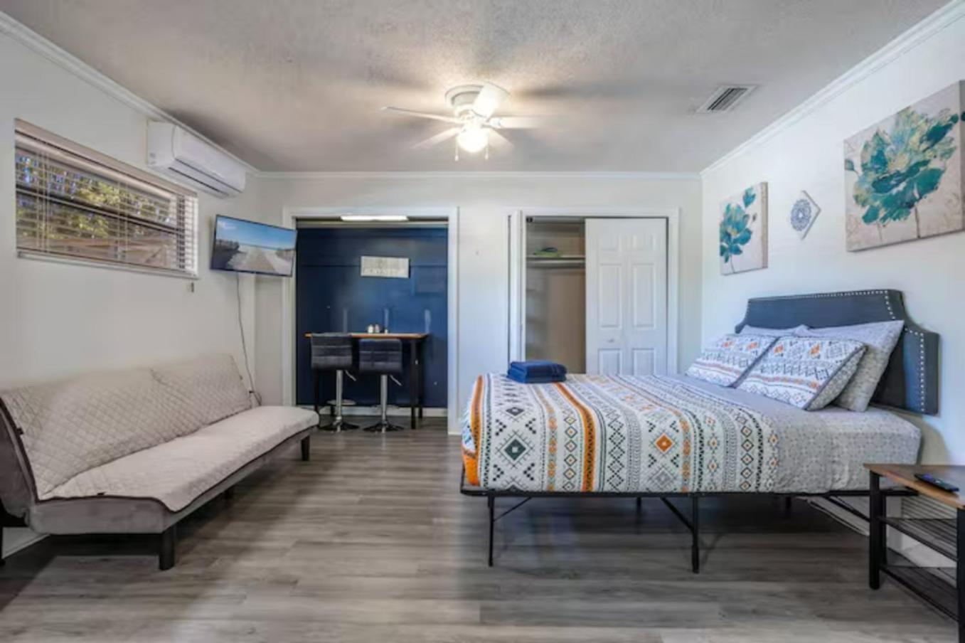 5Br Stay W Pool, Workspace & Fast Wi-Fi
