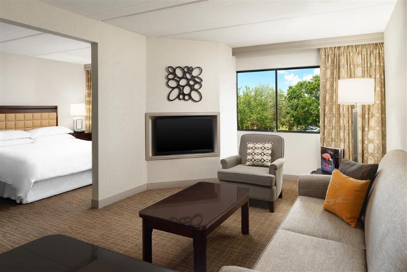 Sheraton Airport Hotel 3*