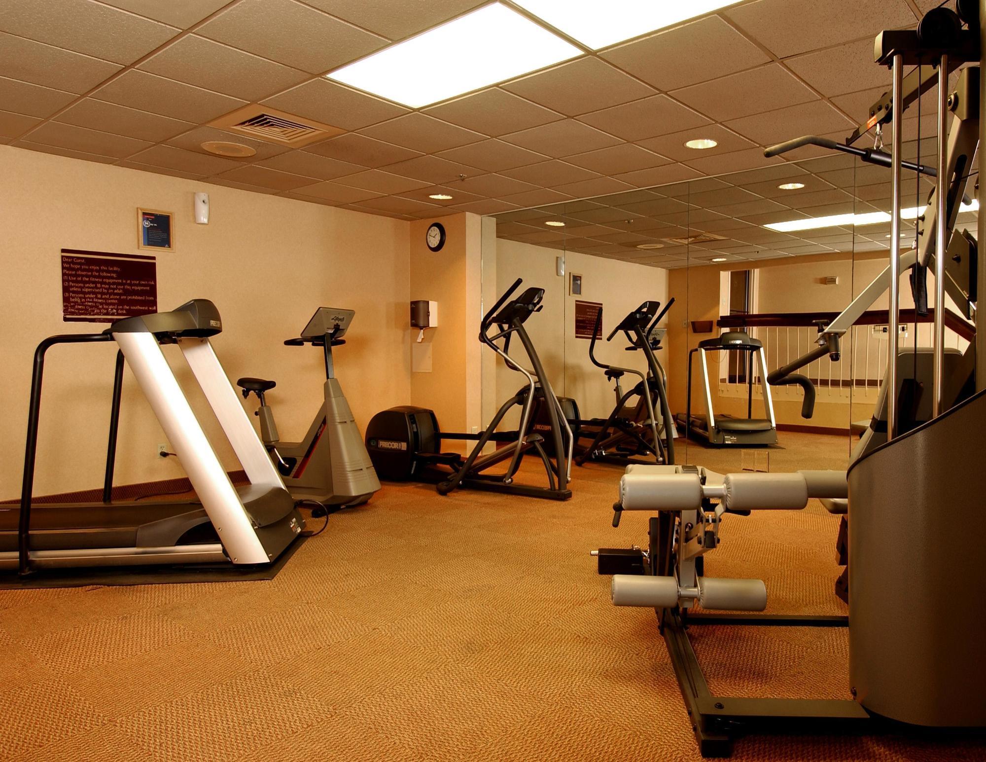 Sheraton Airport Hotel 3*