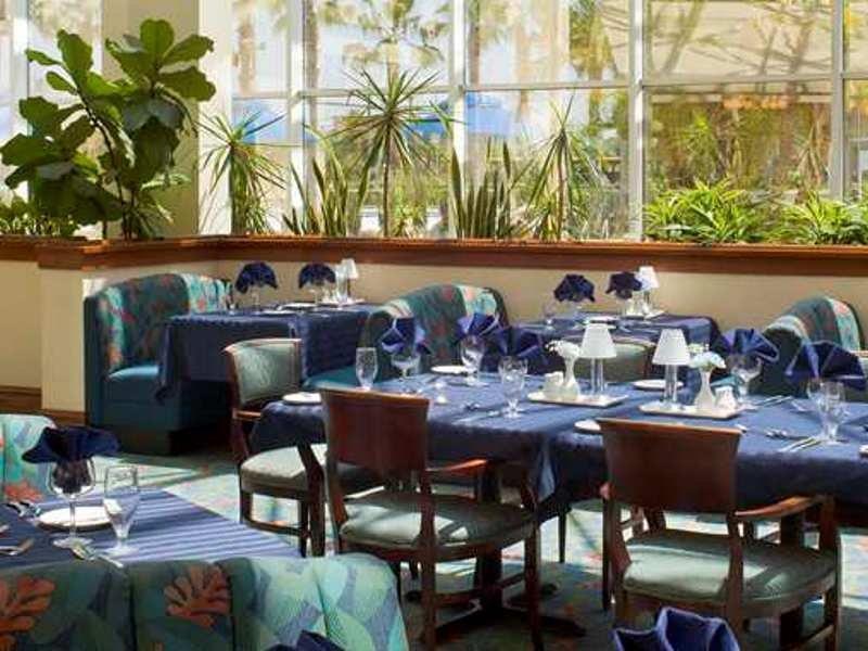 Hotel Doubletree By Hilton Airport 3*