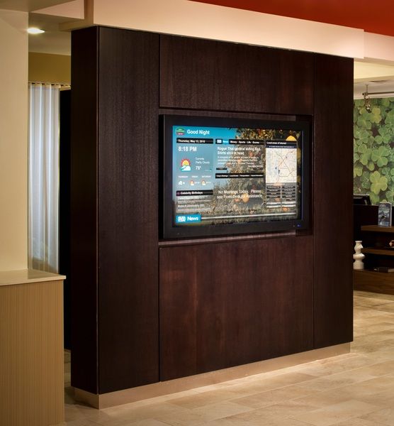 Hotel Courtyard By Marriott Airport