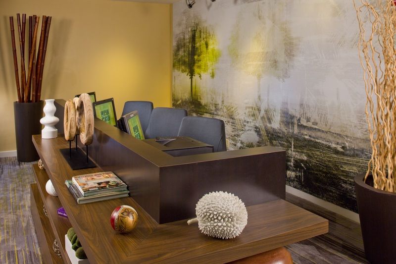 Courtyard By Marriott Airport