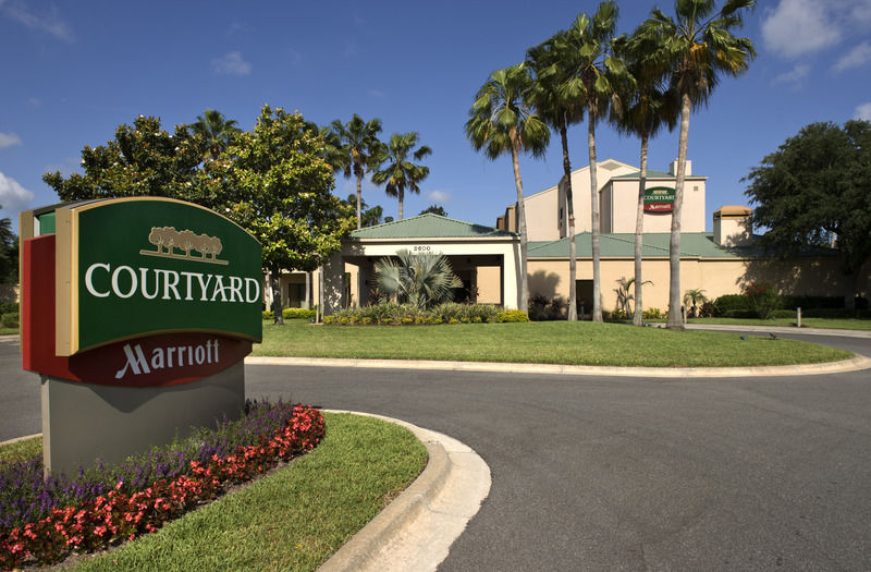 Hotel Courtyard By Marriott Airport