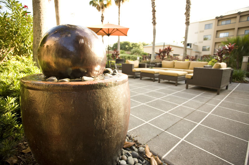 Hotel Courtyard By Marriott Airport