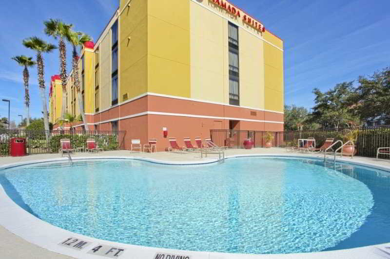Ramada By Wyndham Airport- Free Airport Shuttle