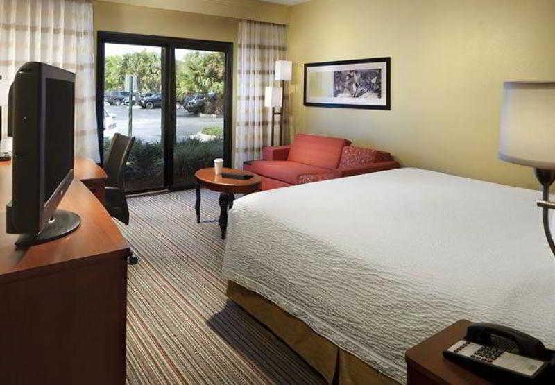 Courtyard By Marriott Airport 3*