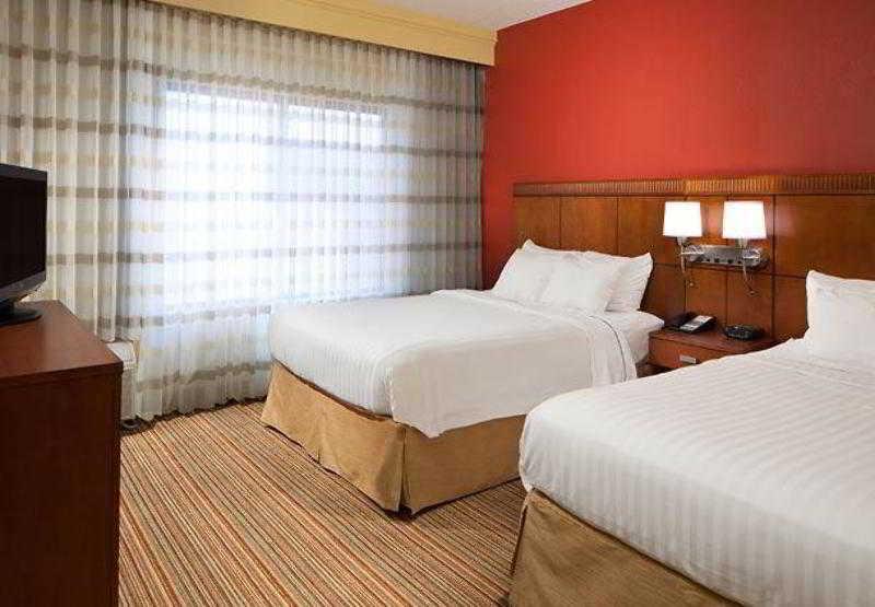 Courtyard By Marriott Airport Hotel 3*