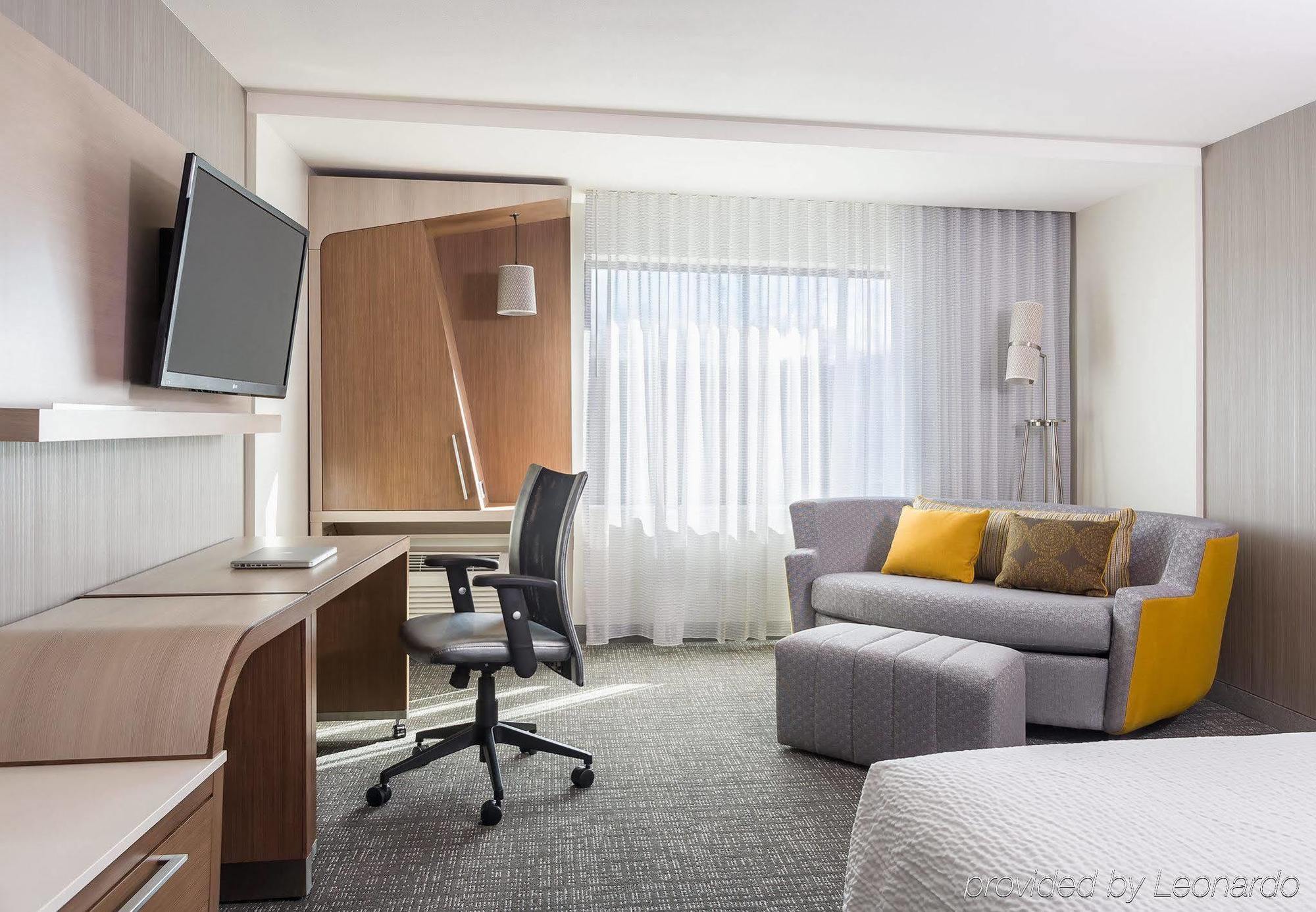 Courtyard By Marriott Nona