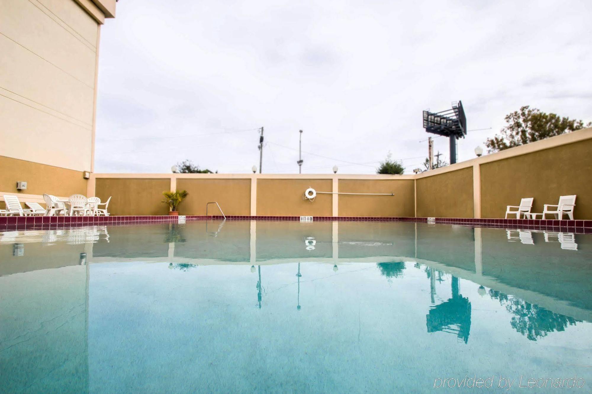 Quality & Winter Park Village Area Hotel 2*