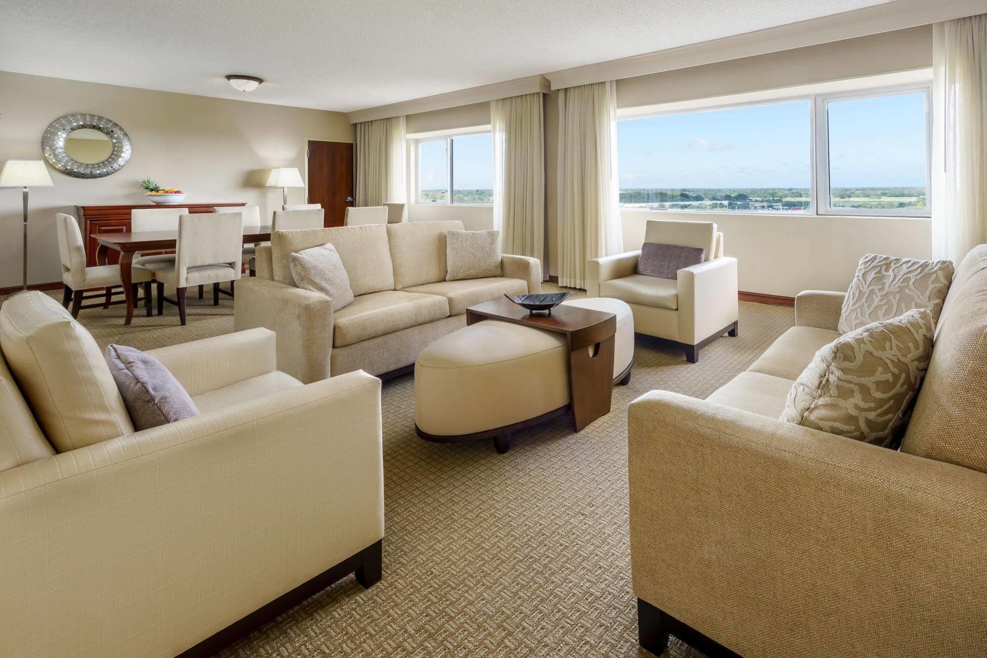 Doubletree By Hilton Airport Hotel 3*