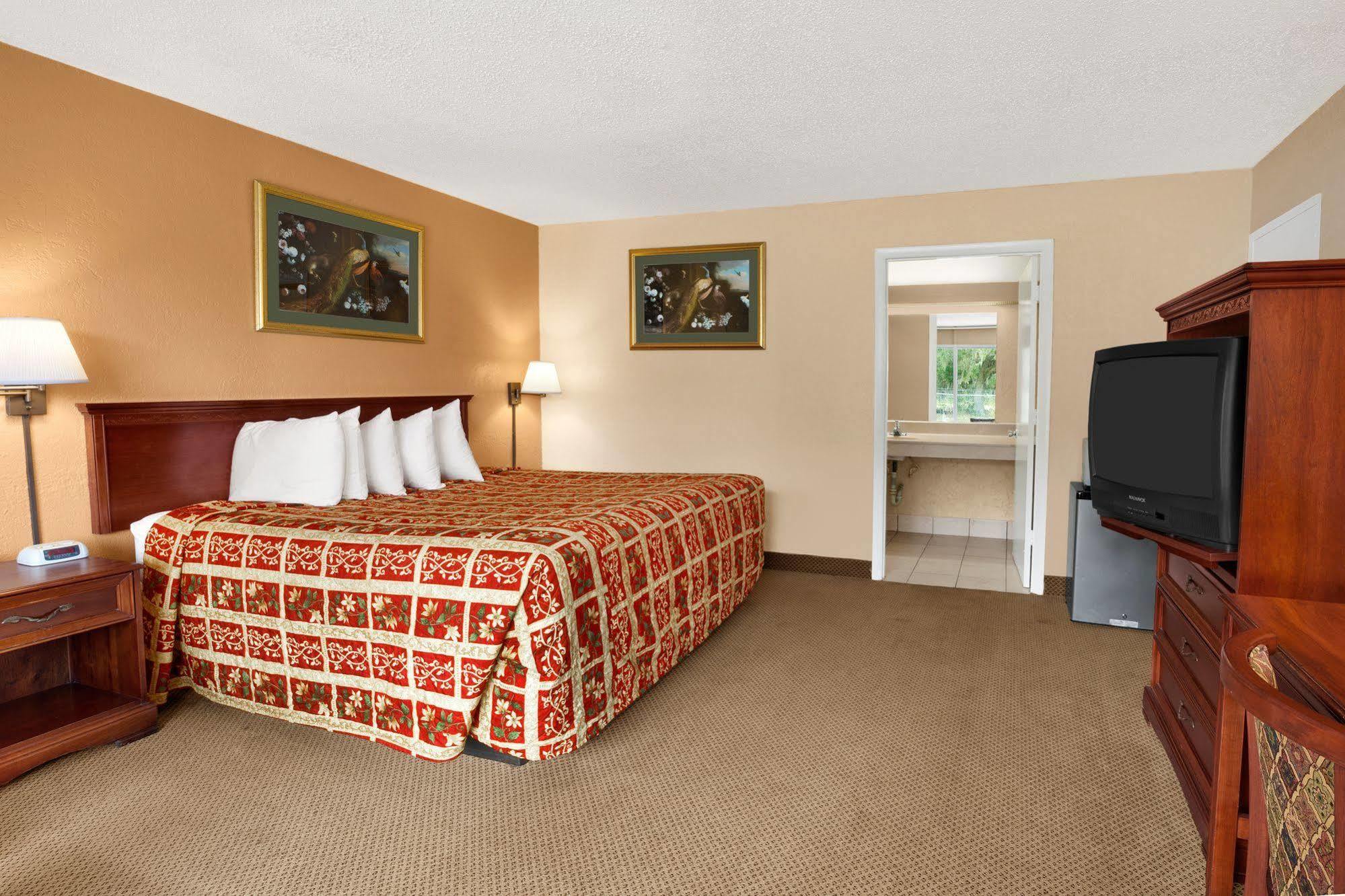 Days By Wyndham Downtown Hotel 2*