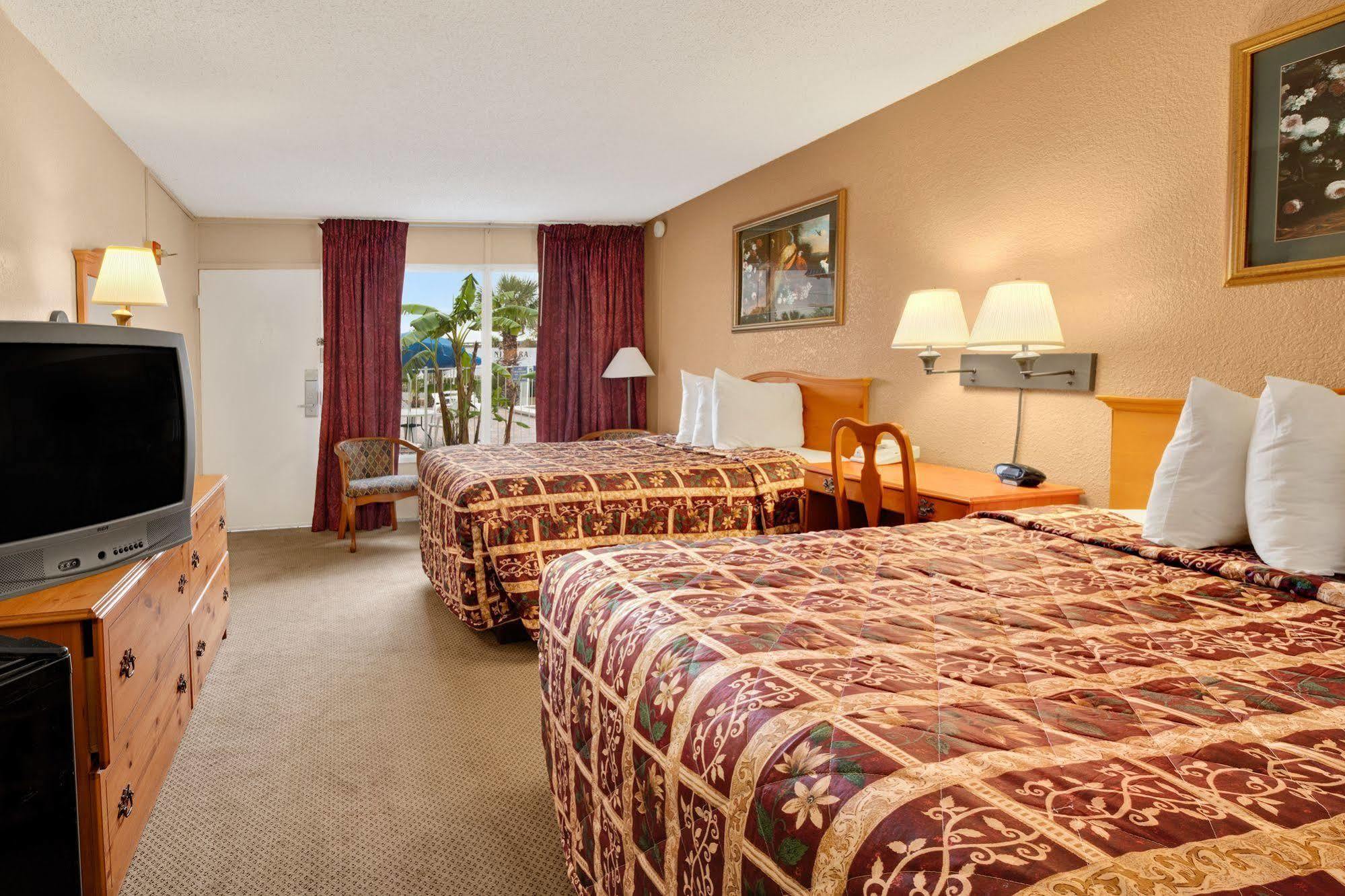 Days By Wyndham Downtown Hotel
