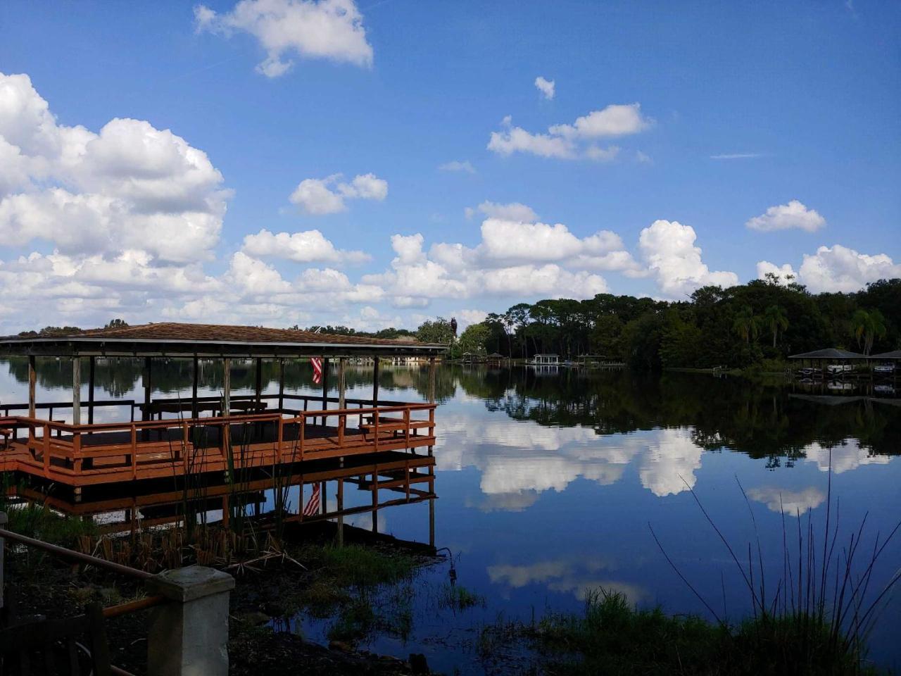 Lakefront Tiny Holiday home