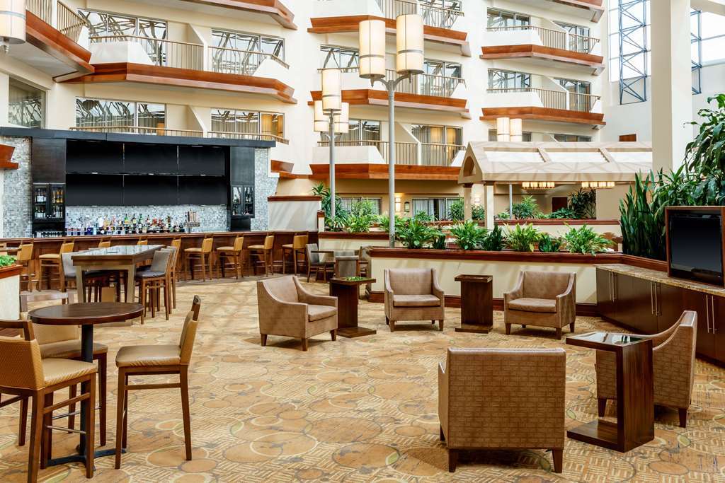 Doubletree By Hilton Airport
