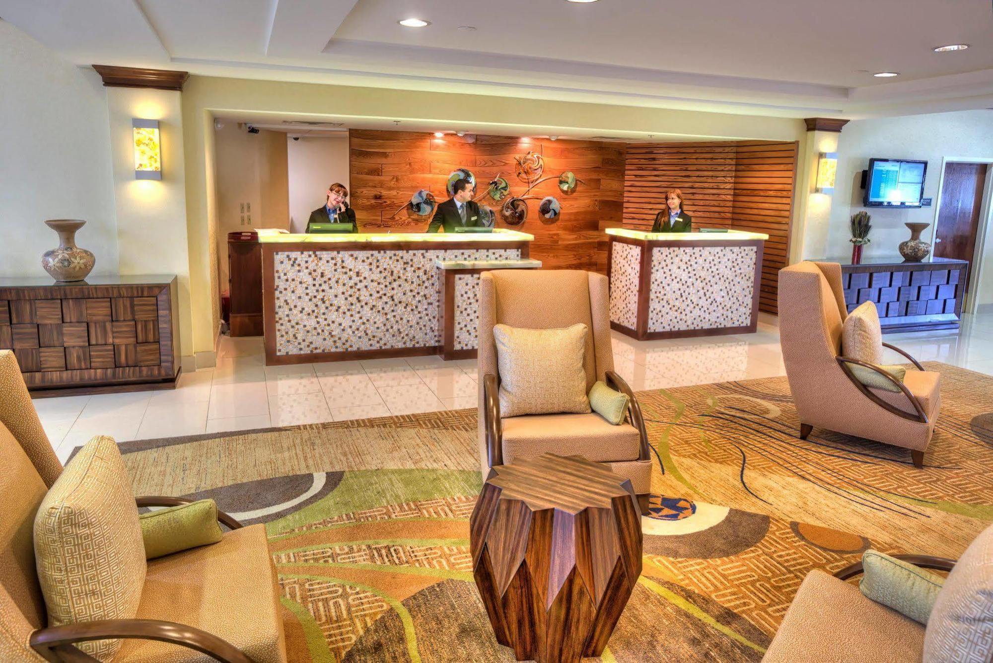 Doubletree By Hilton Airport