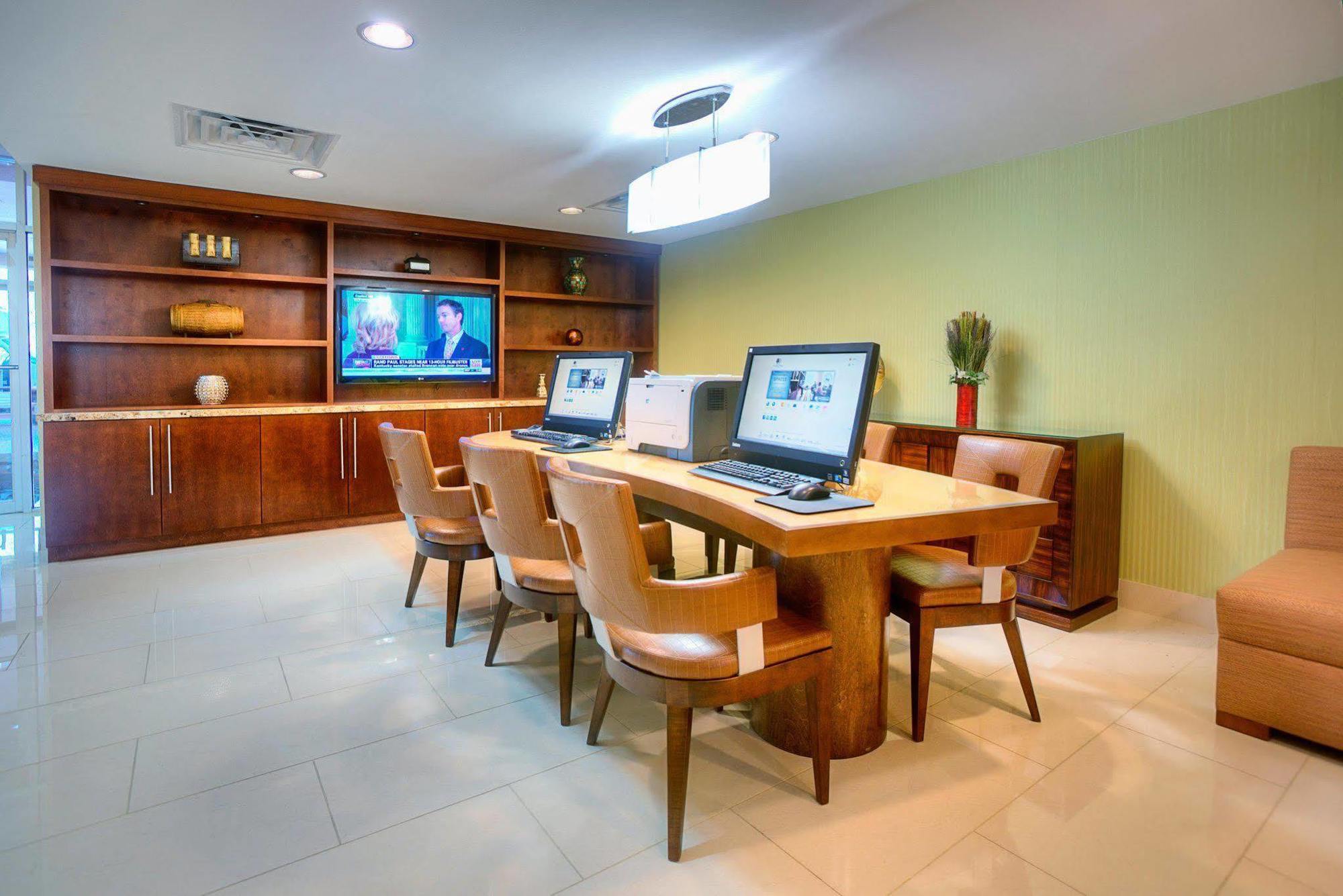 Doubletree By Hilton Airport