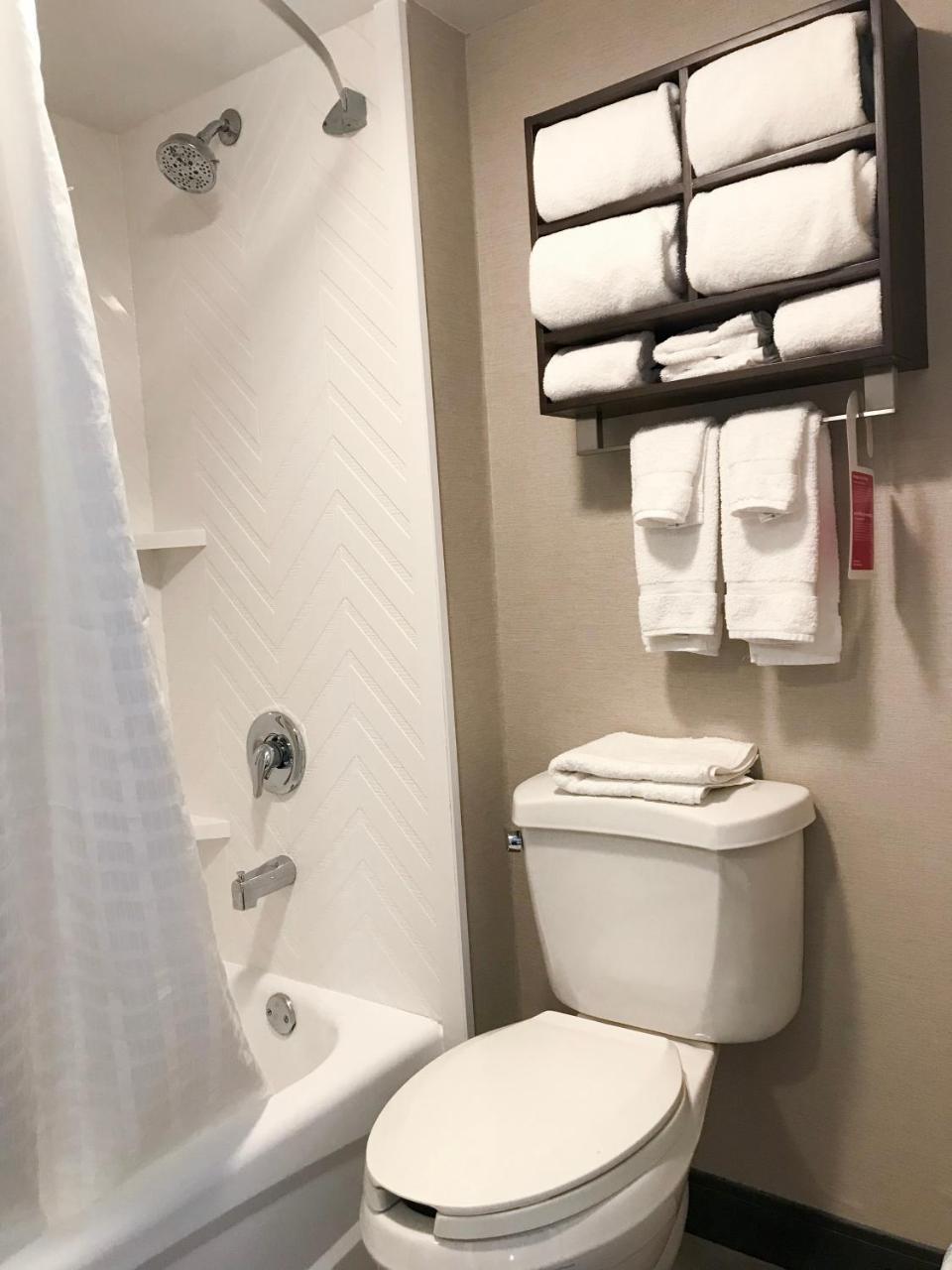 Ramada By Wyndham Airport- Free Airport Shuttle Hotel 3*