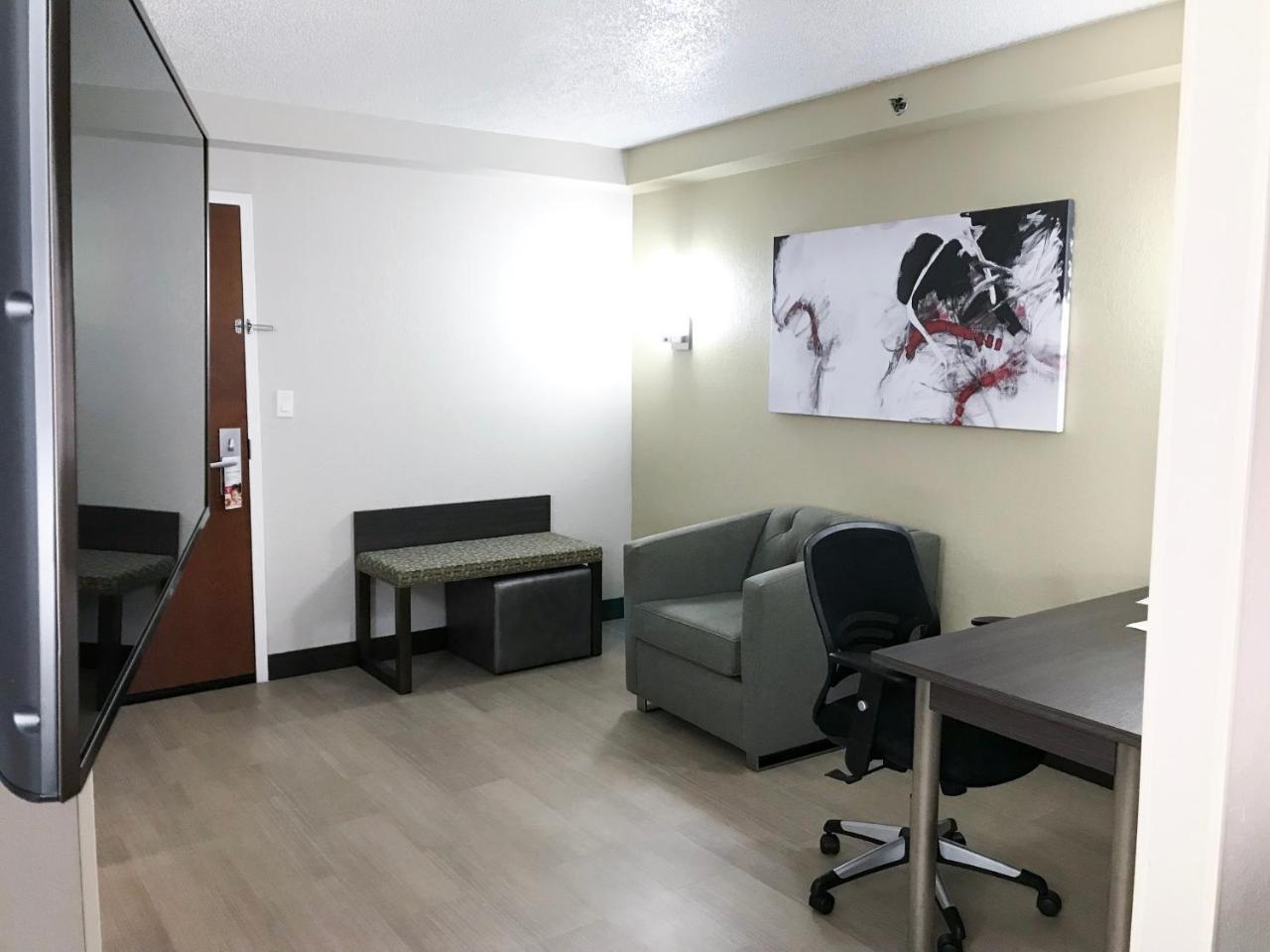 Ramada By Wyndham Airport- Free Airport Shuttle Hotel Orlando