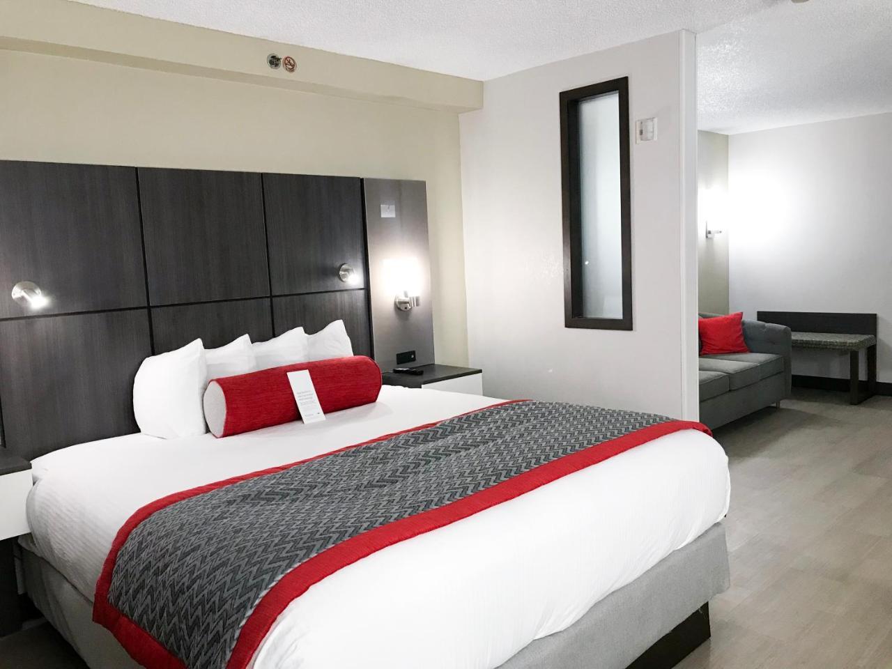 Ramada By Wyndham Airport- Free Airport Shuttle Hotel