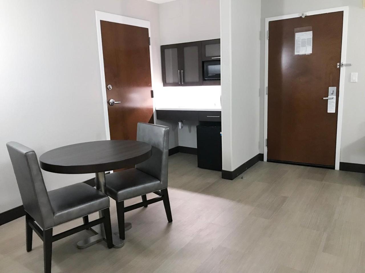 Ramada By Wyndham Airport- Free Airport Shuttle Orlando