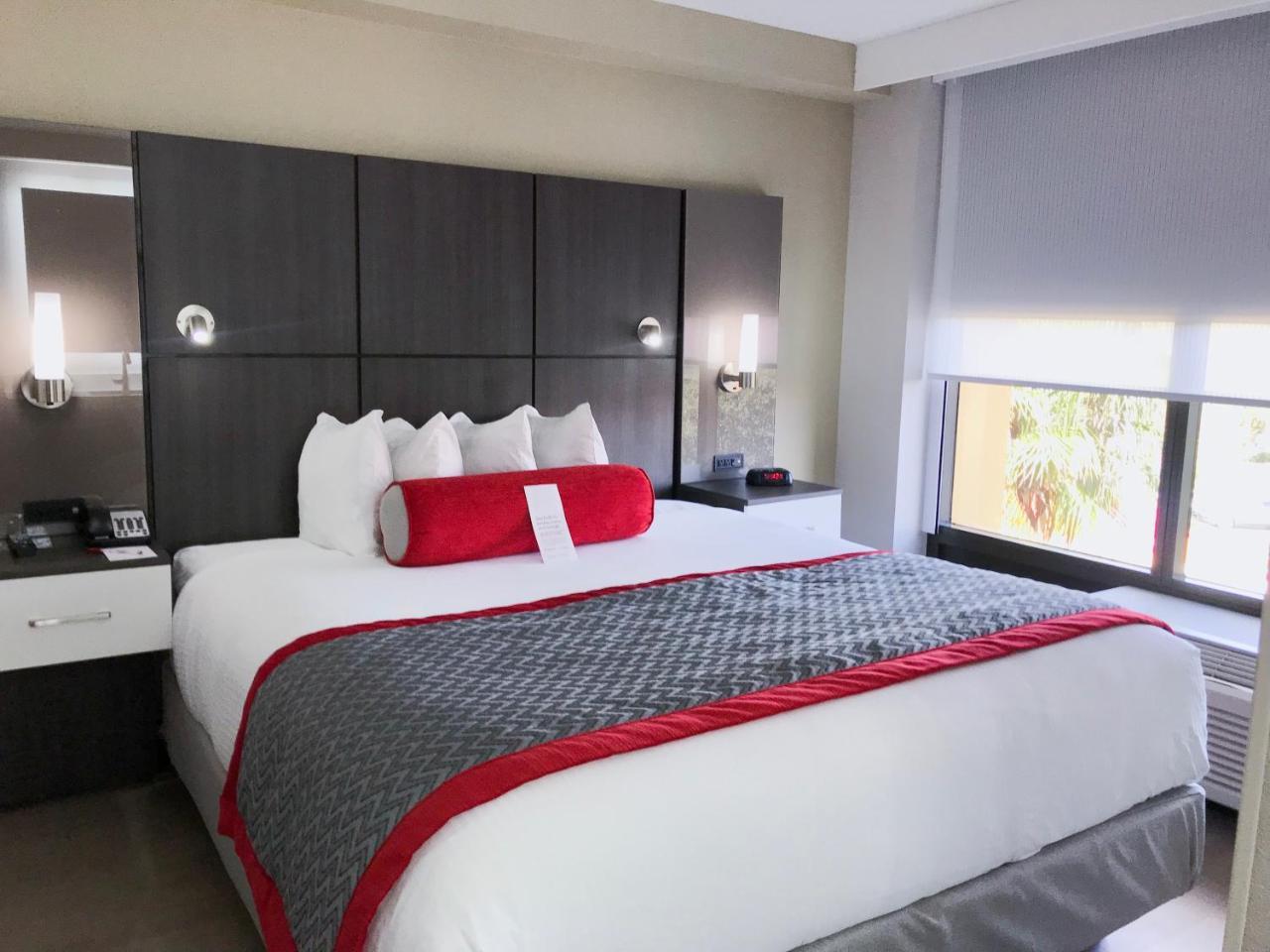 Ramada By Wyndham Airport- Free Airport Shuttle Hotel