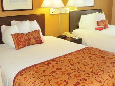 Ramada By Wyndham Airport- Free Airport Shuttle Hotel Orlando