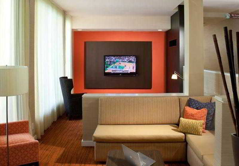 Courtyard By Marriott Airport 3*