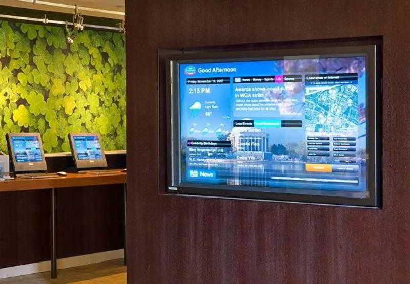 Hotel Courtyard By Marriott Airport