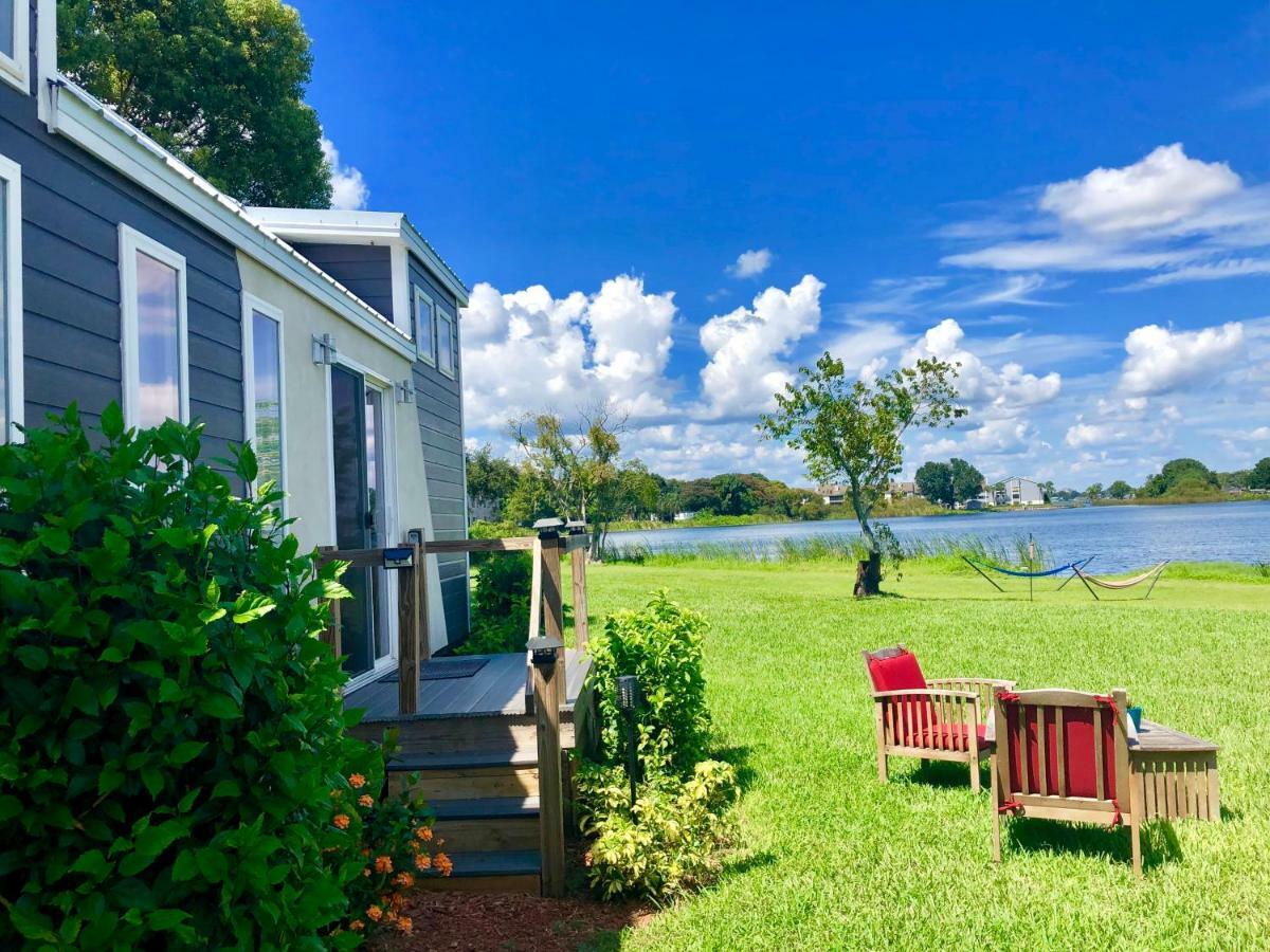 Lakefront Tiny Holiday home *