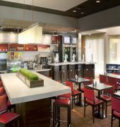 Courtyard By Marriott Airport
