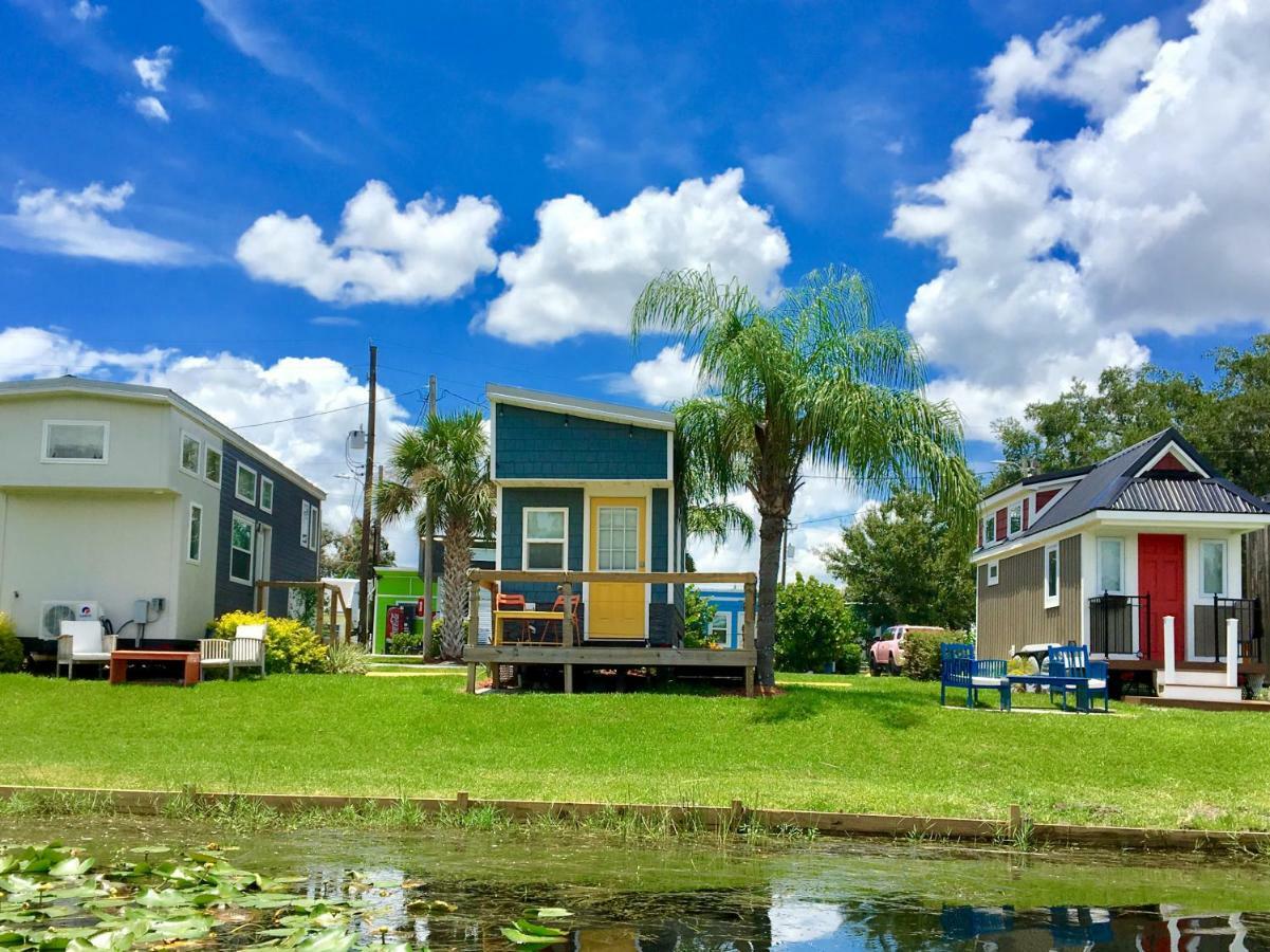 Lakefront Tiny Holiday home
