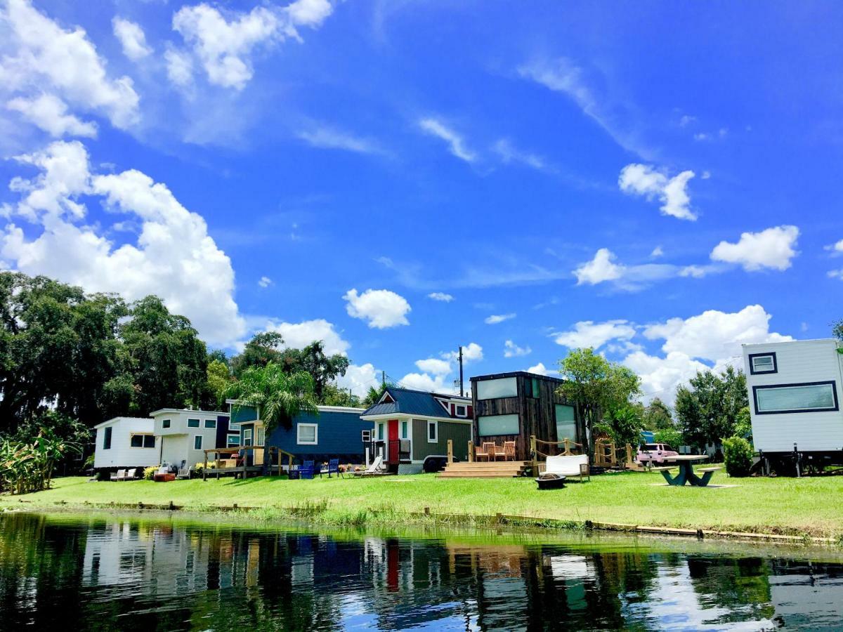 Lakefront Tiny Holiday home