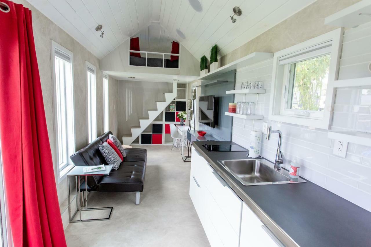 Lakefront Tiny Holiday home *